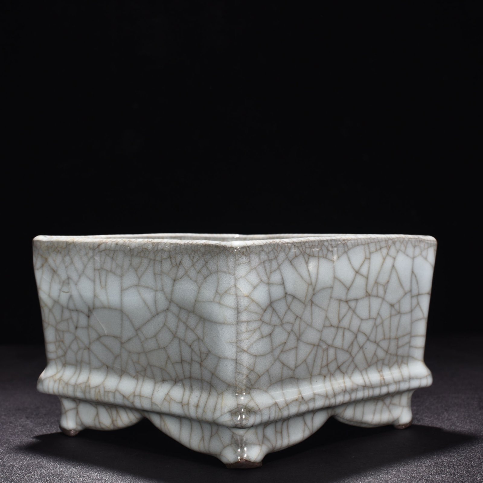 Song Dynasty official kiln celadon square basin
