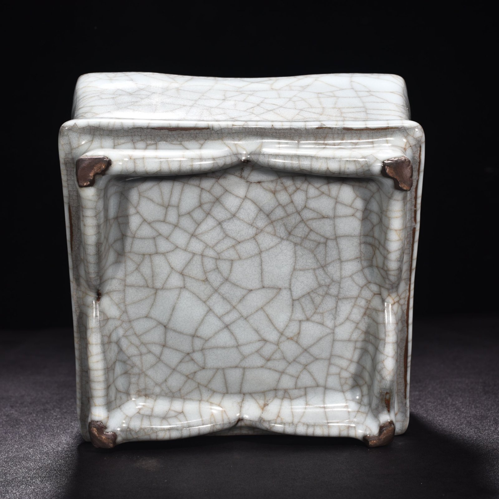 Song Dynasty official kiln celadon square basin