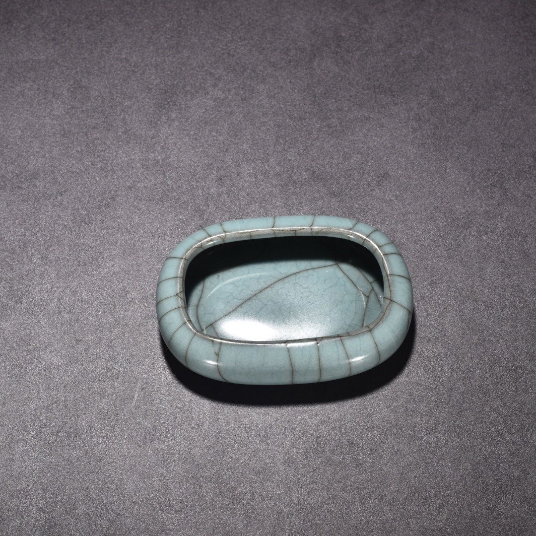 Song Dynasty official kiln celadon oval wash