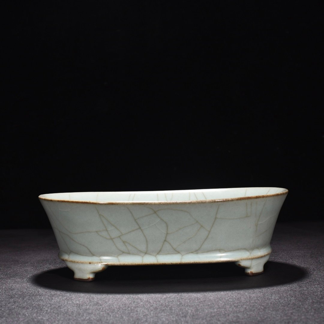 Song Dynasty official kiln celadon narcissus basin
