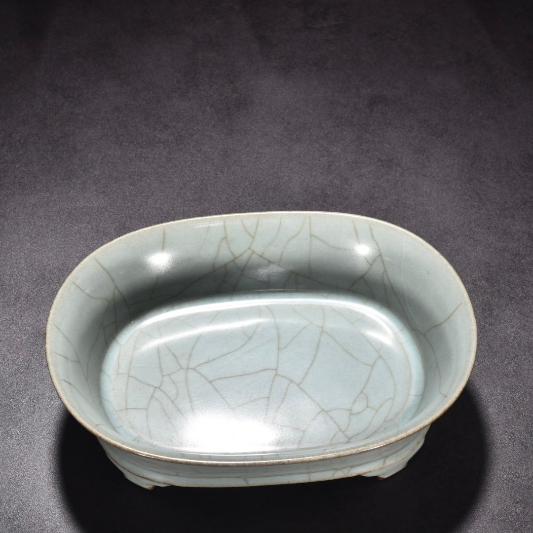 Song Dynasty official kiln celadon narcissus basin