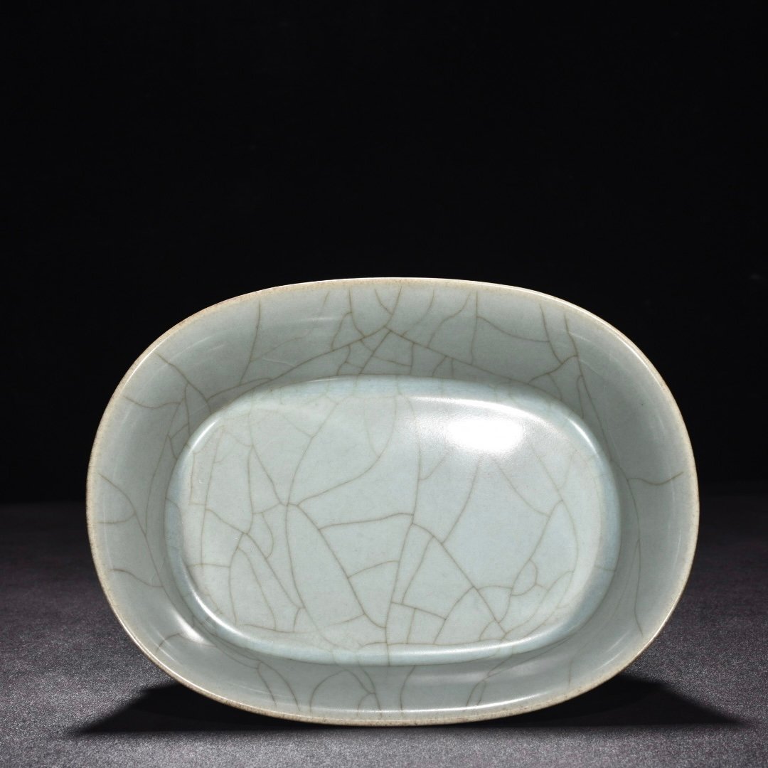 Song Dynasty official kiln celadon narcissus basin