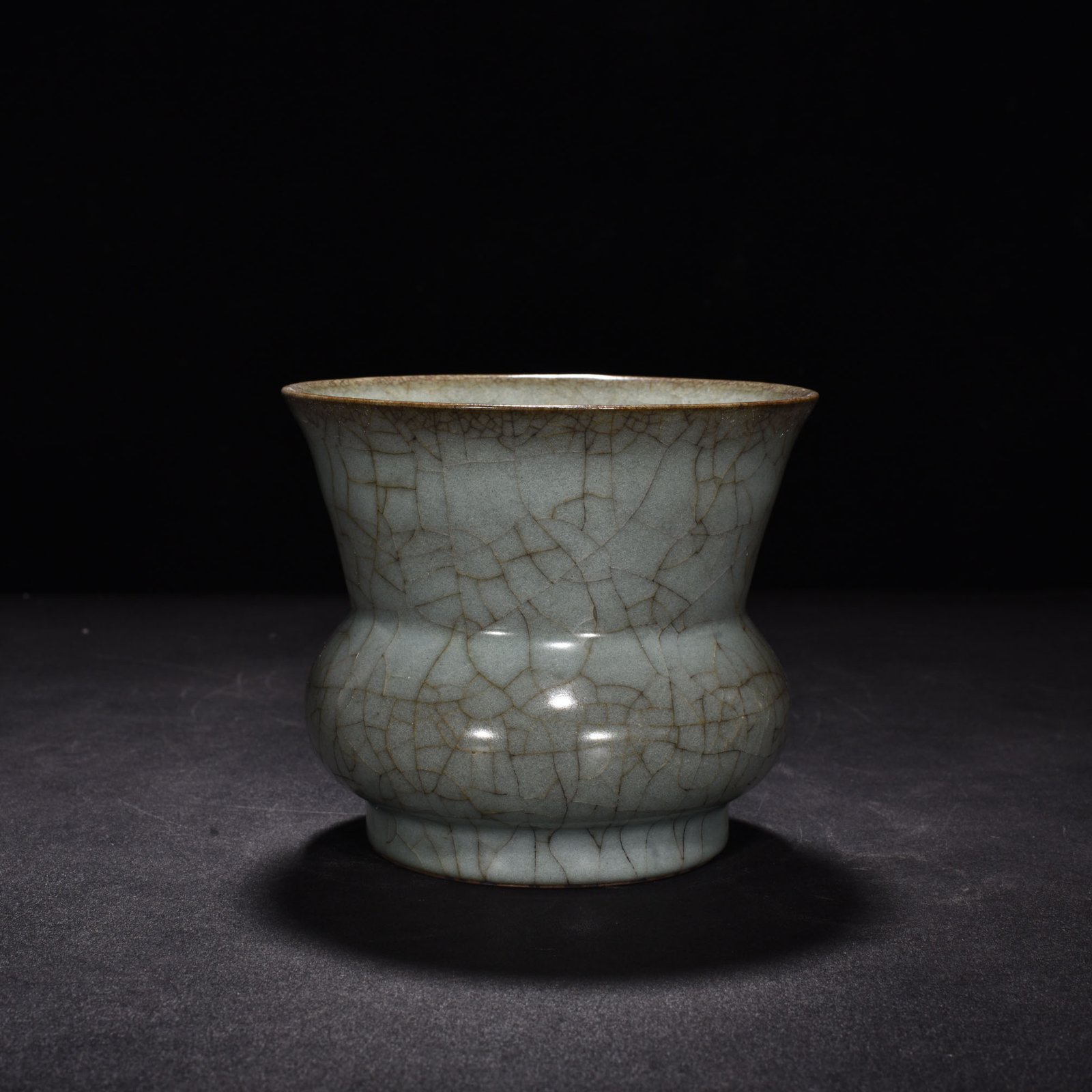 Song Dynasty official kiln celadon slag bucket