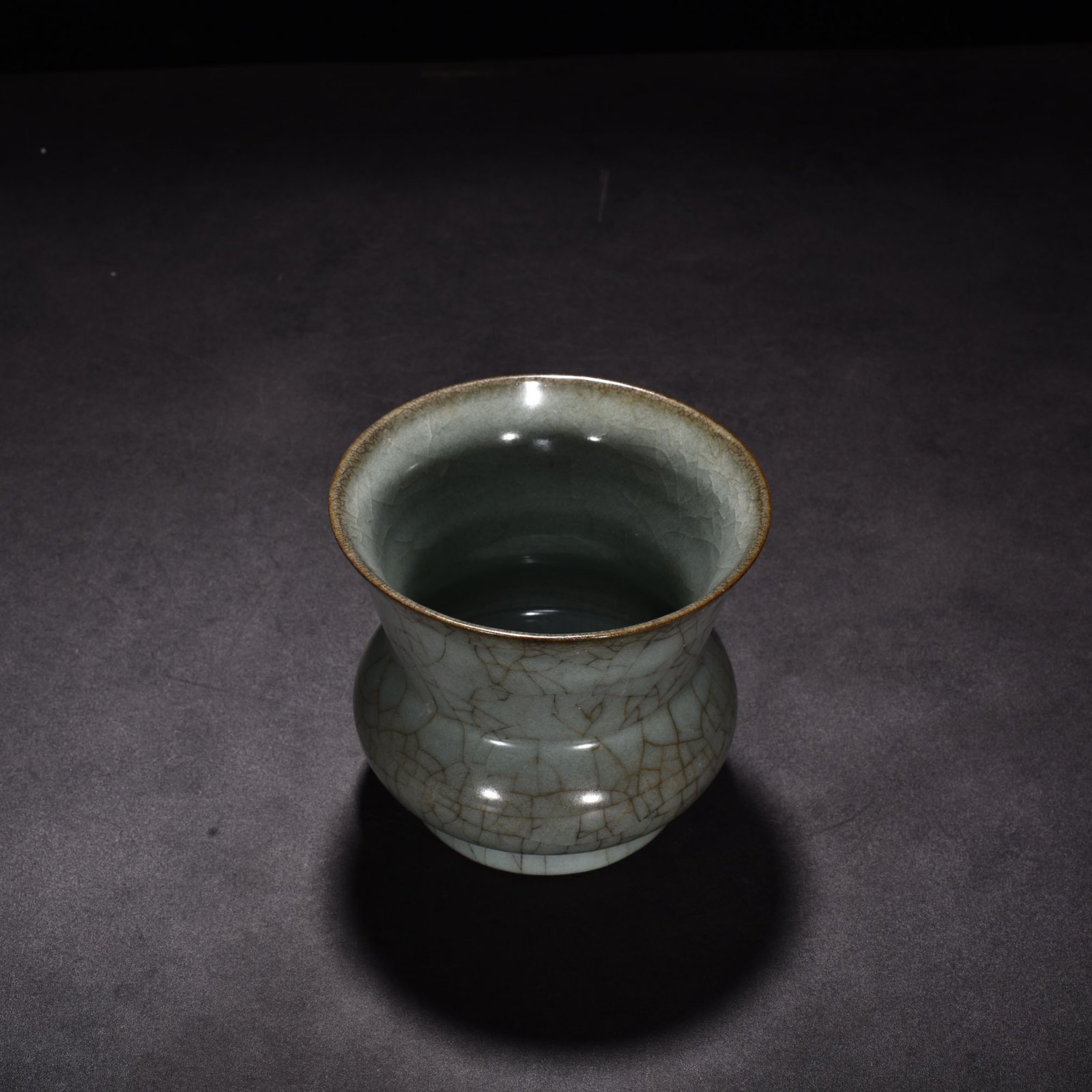 Song Dynasty official kiln celadon slag bucket
