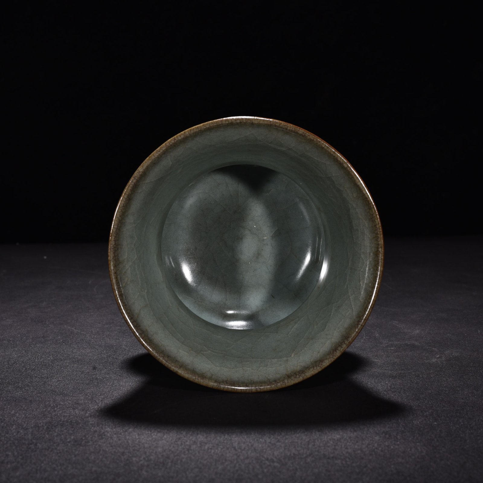 Song Dynasty official kiln celadon slag bucket