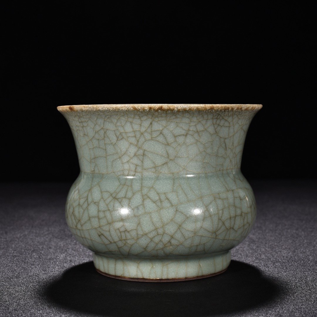 Song Dynasty Guan kiln celadon slag bucket