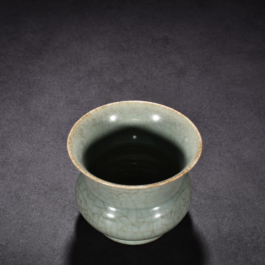 Song Dynasty Guan kiln celadon slag bucket