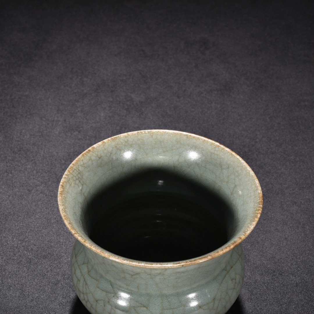 Song Dynasty Guan kiln celadon slag bucket