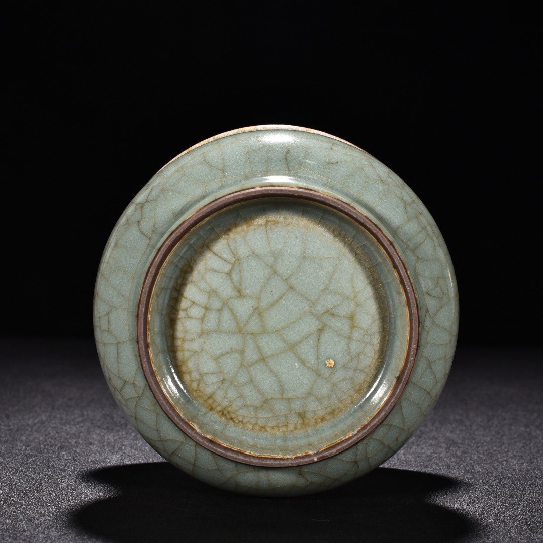 Song Dynasty Guan kiln celadon slag bucket