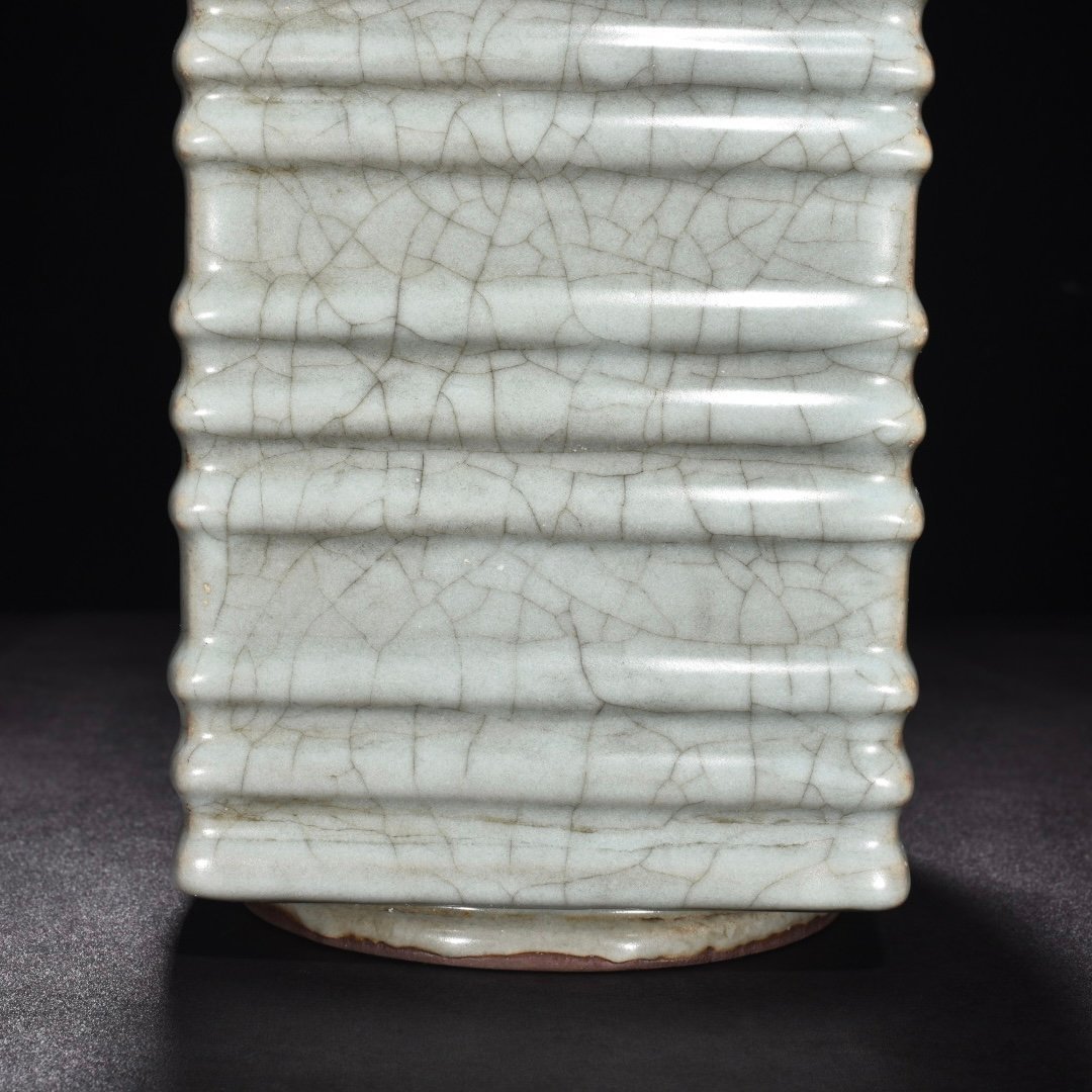 Song Dynasty official kiln celadon dazzling pattern five-pot bottle