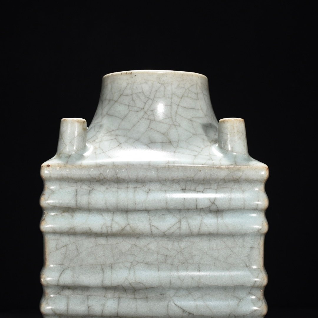 Song Dynasty official kiln celadon dazzling pattern five-pot bottle