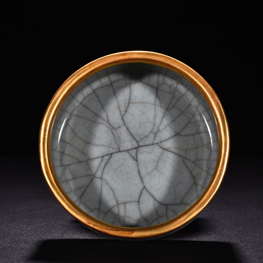 Song Dynasty official kiln celadon dazzling pattern round wash