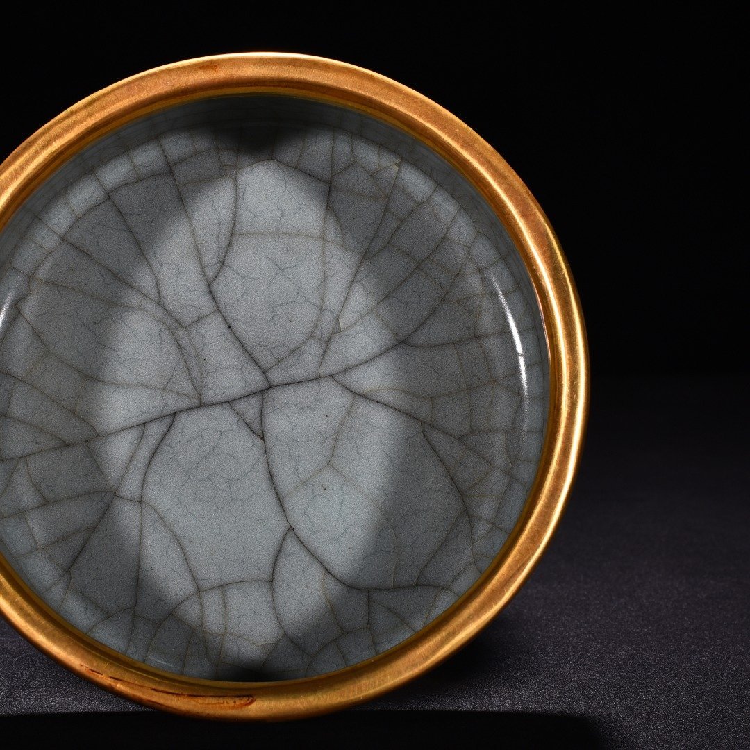 Song Dynasty official kiln celadon dazzling pattern round wash
