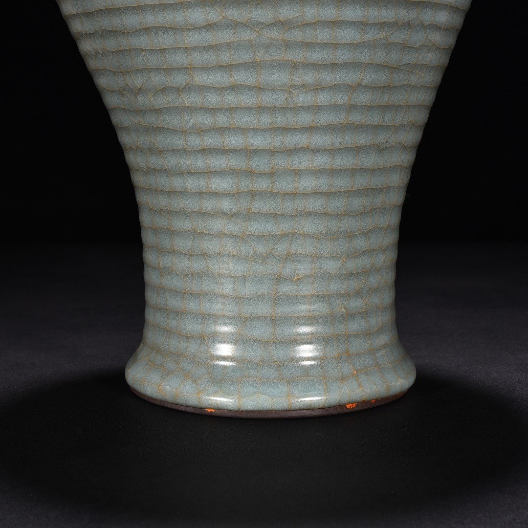 Song Dynasty official kiln celadon plum vase with dazzling pattern