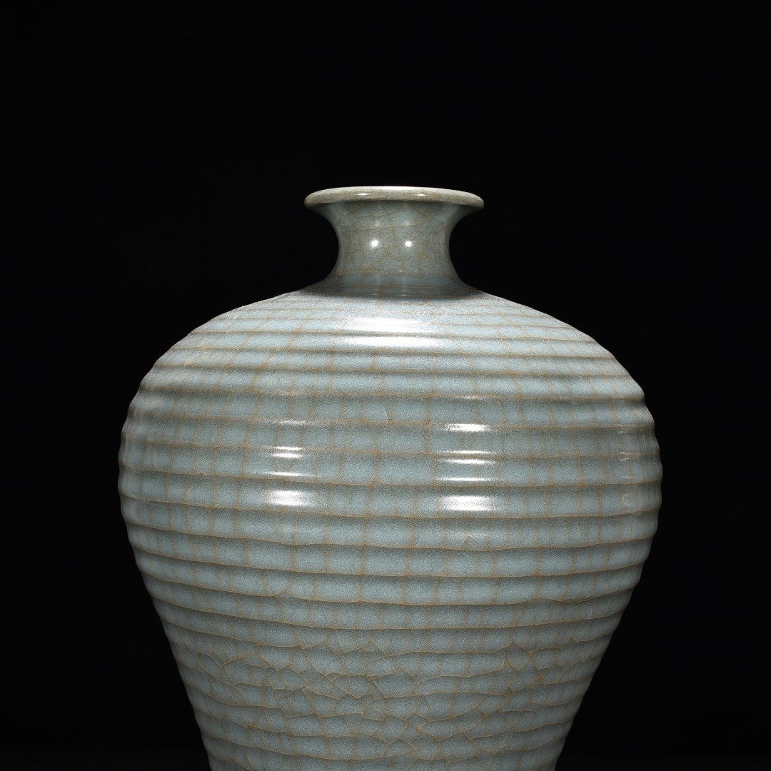 Song Dynasty official kiln celadon plum vase with dazzling pattern