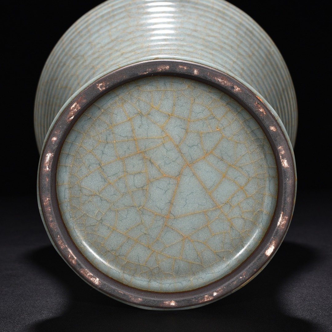 Song Dynasty official kiln celadon plum vase with dazzling pattern