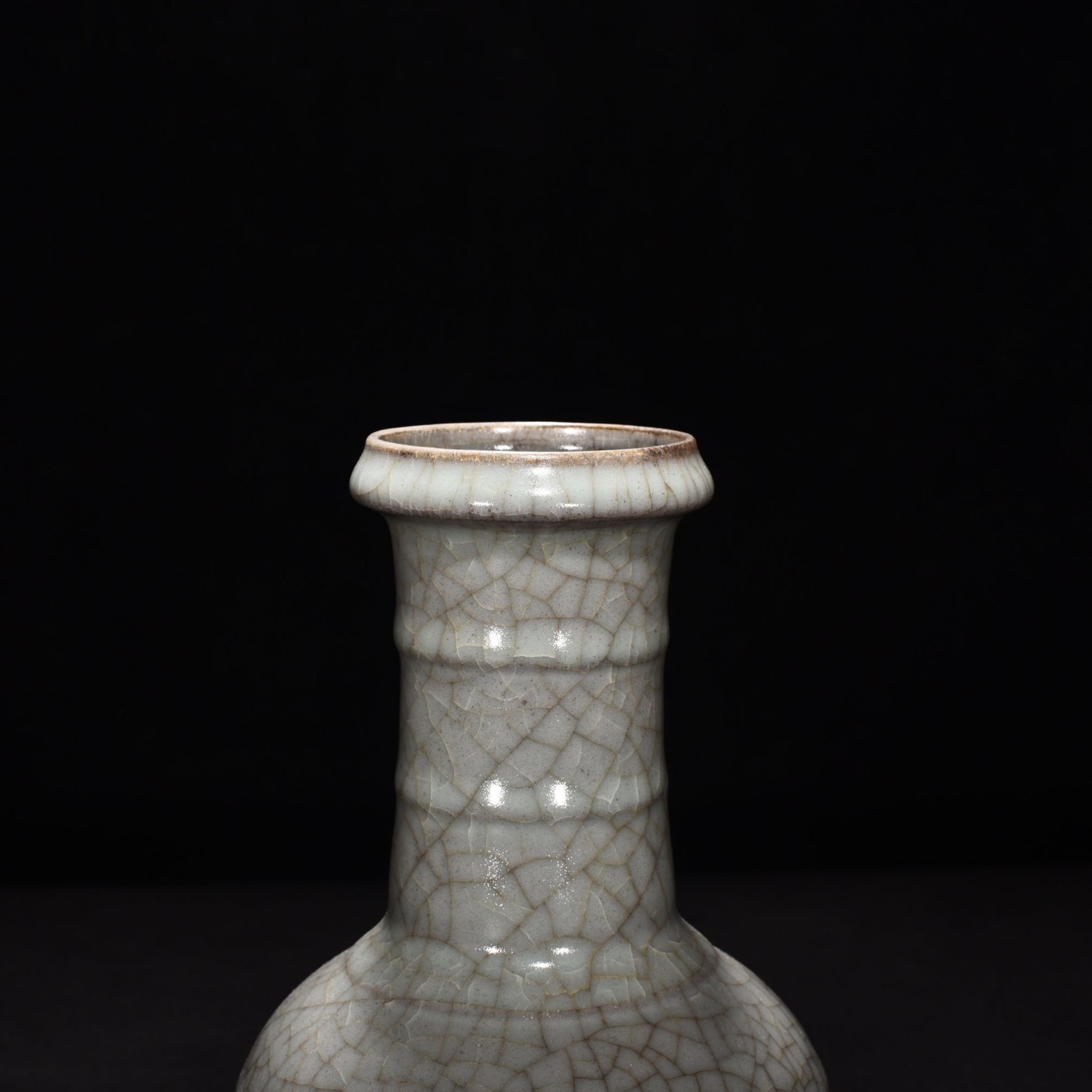 Song Dynasty official kiln celadon dazzling pattern plate mouth vase