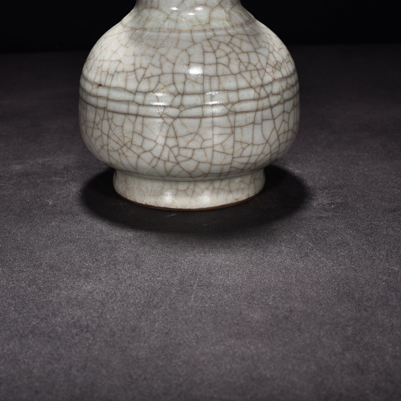 Song Dynasty official kiln celadon dazzling pattern plate mouth vase