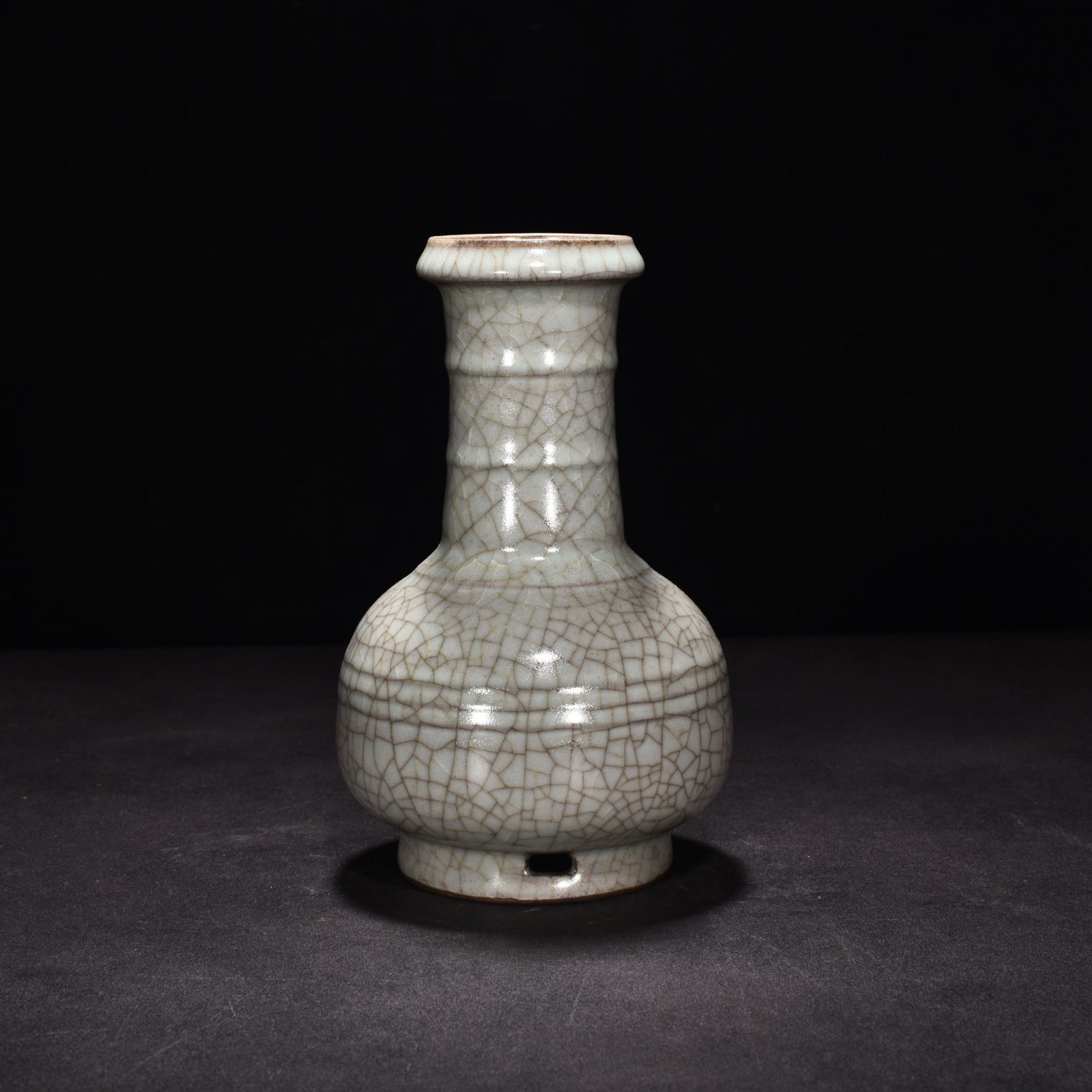 Song Dynasty official kiln celadon dazzling pattern plate mouth vase