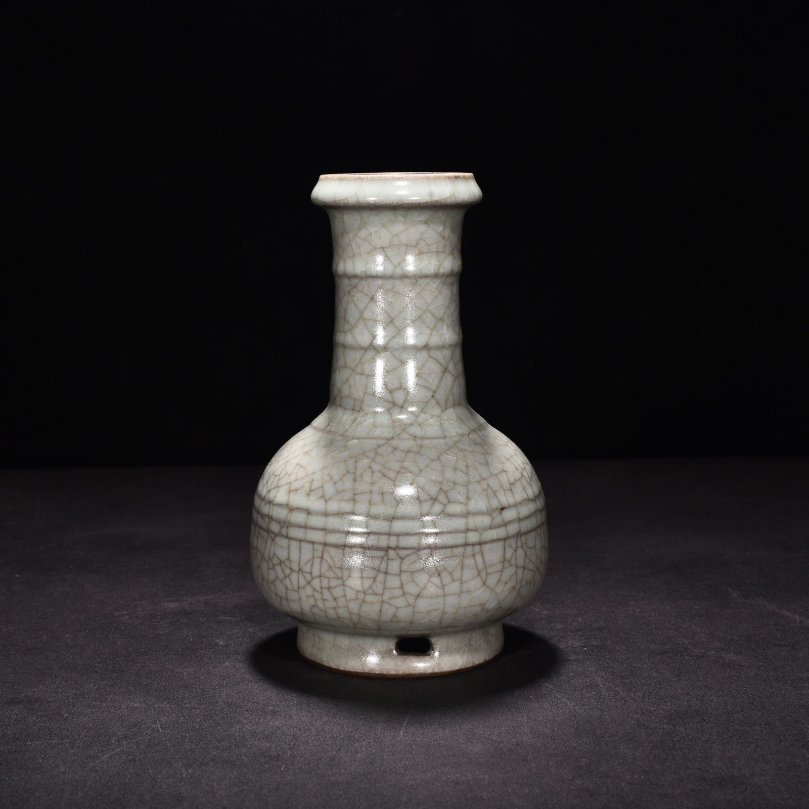 Song Dynasty official kiln celadon dazzling pattern plate mouth vase