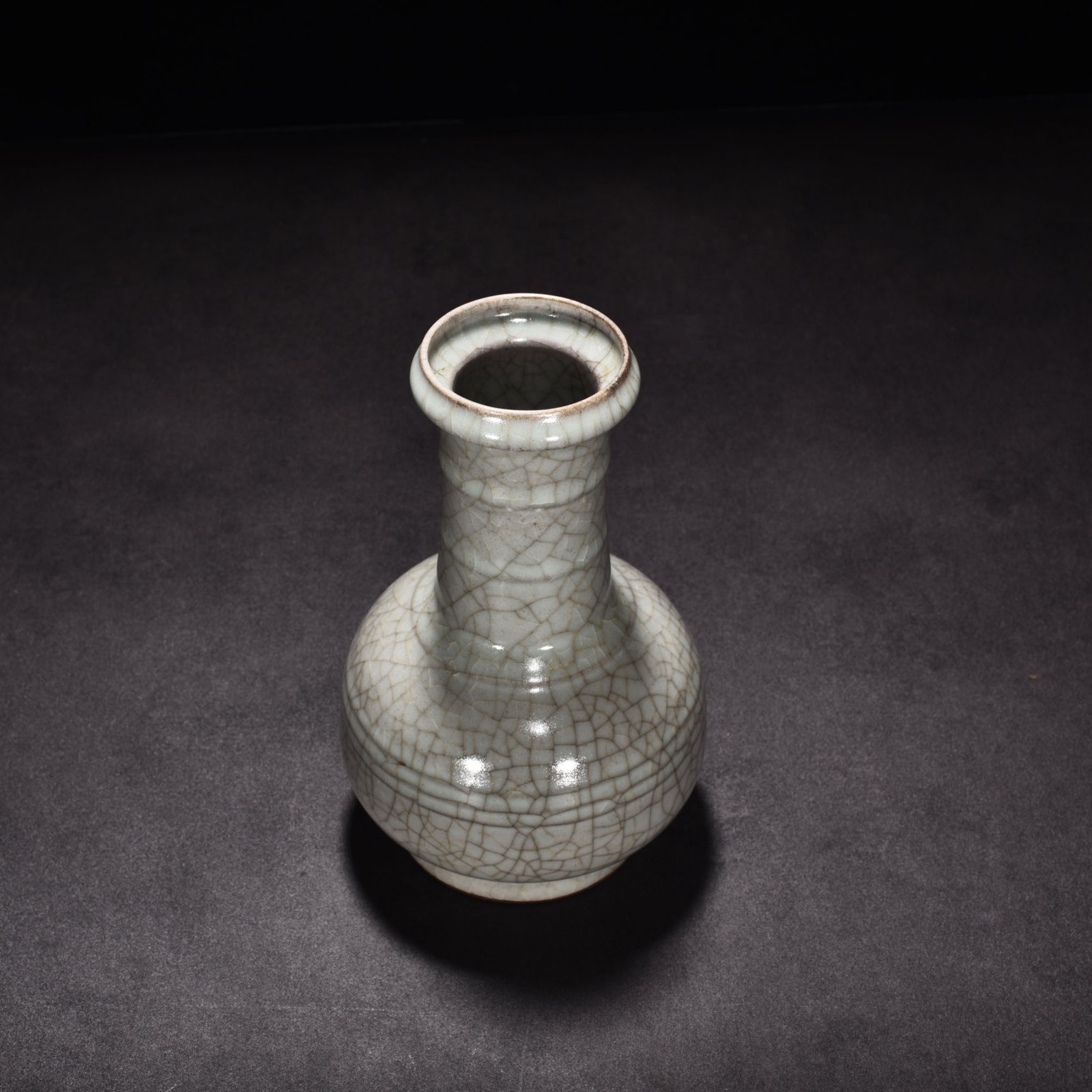 Song Dynasty official kiln celadon dazzling pattern plate mouth vase