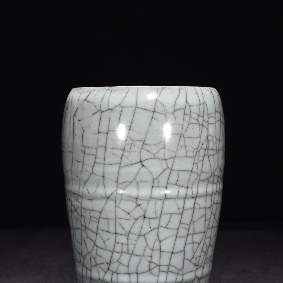 Song Dynasty official kiln celadon dazzling pattern pen holder