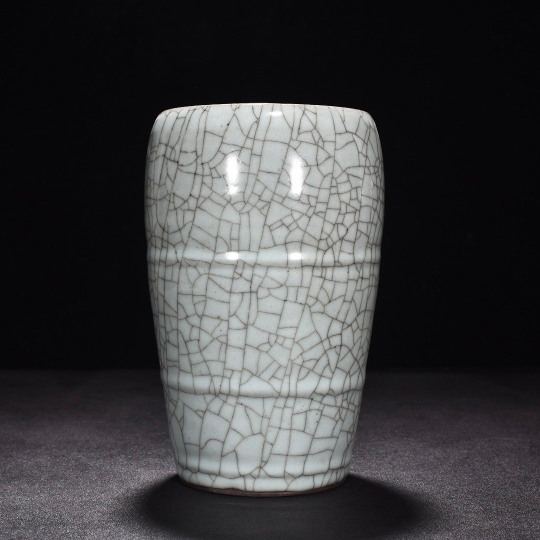 Song Dynasty official kiln celadon dazzling pattern pen holder