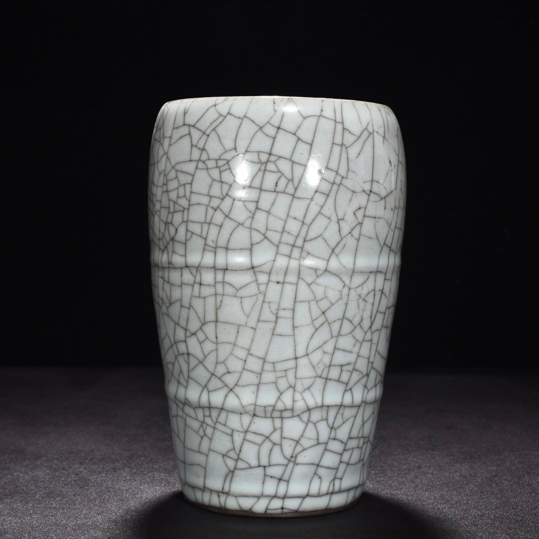 Song Dynasty official kiln celadon dazzling pattern pen holder