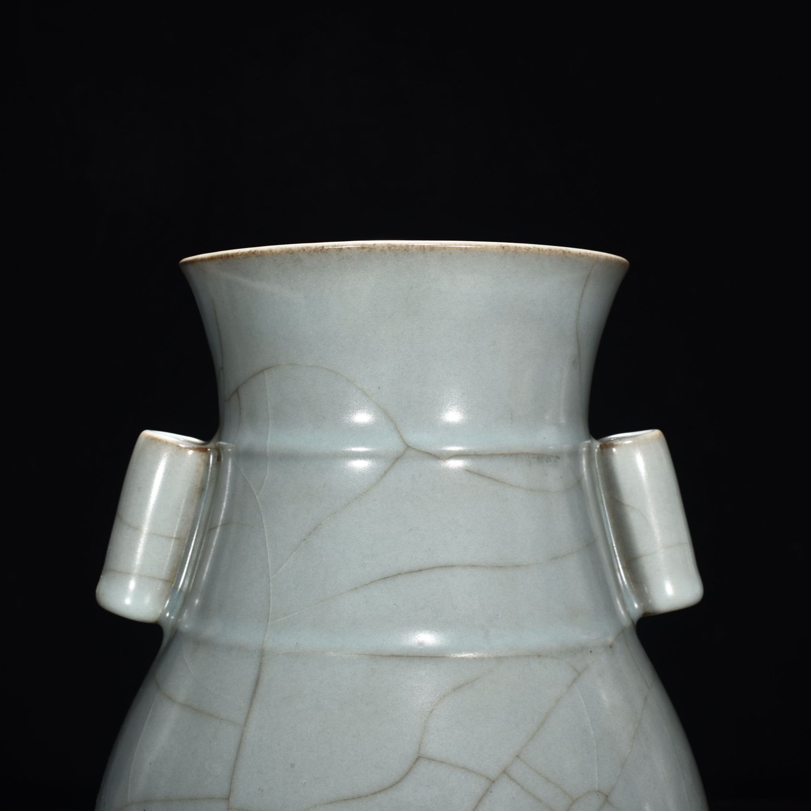 Song Dynasty official kiln celadon dazzling pattern through-ear vase