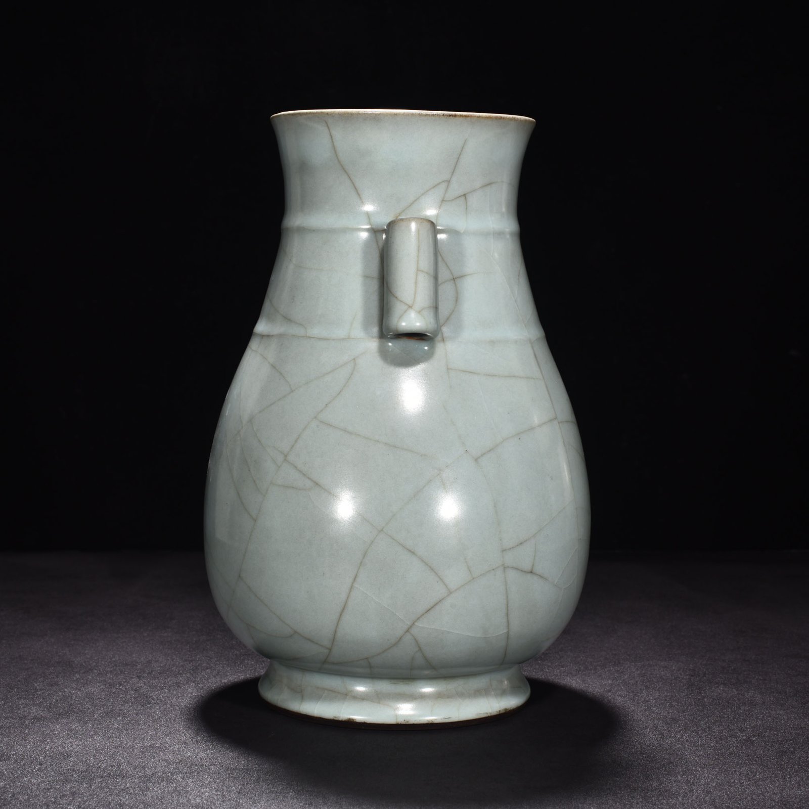 Song Dynasty official kiln celadon dazzling pattern through-ear vase