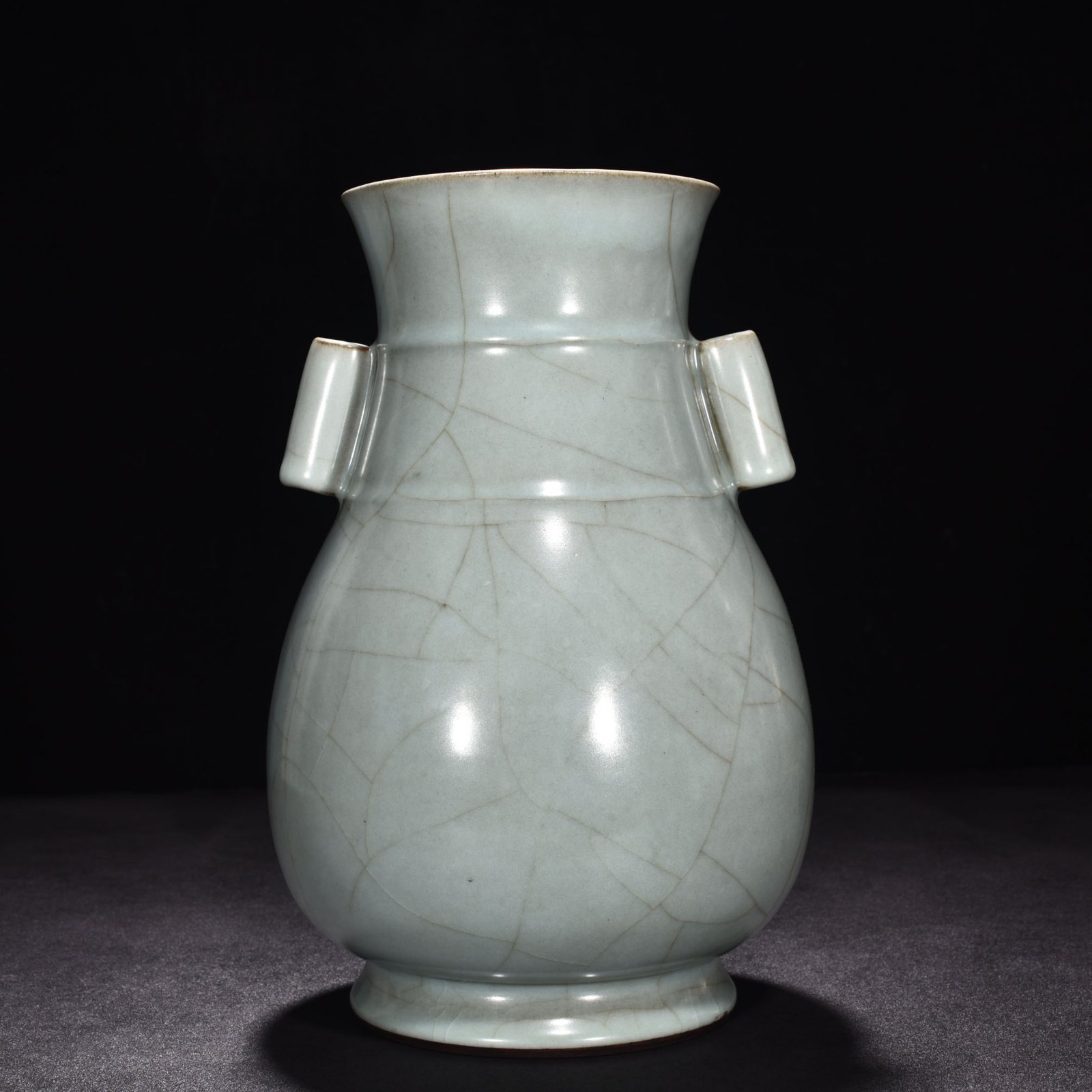 Song Dynasty official kiln celadon dazzling pattern through-ear vase