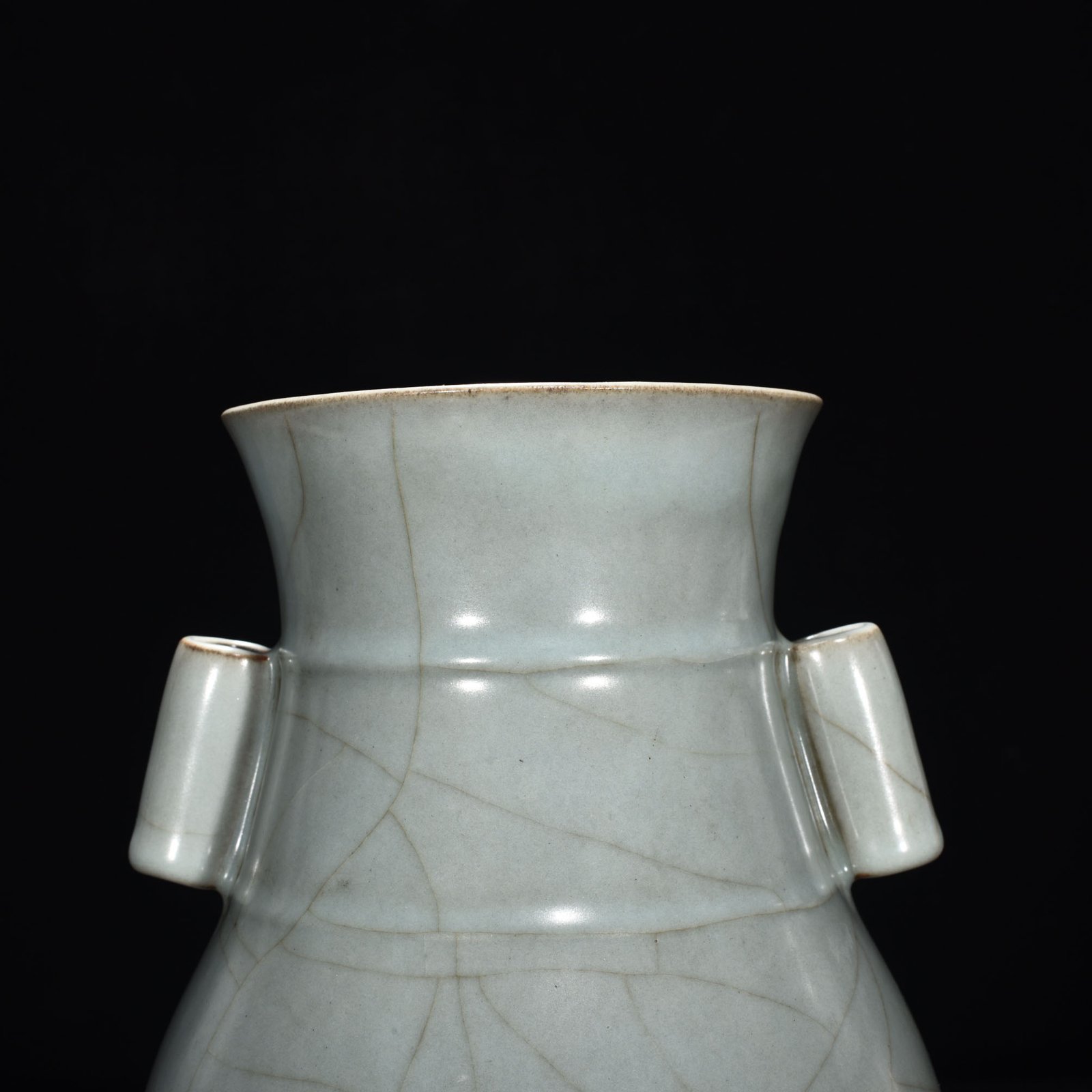 Song Dynasty official kiln celadon dazzling pattern through-ear vase