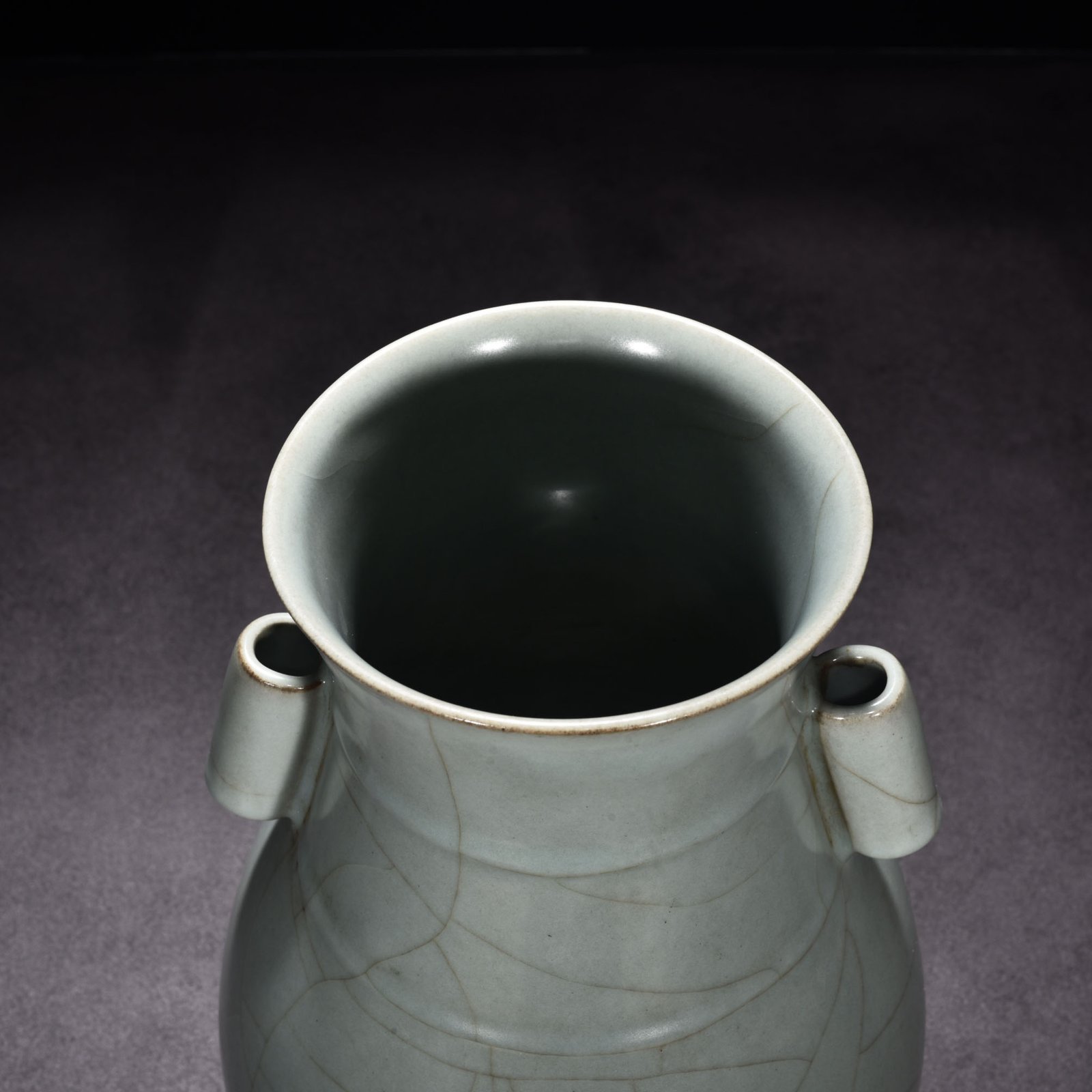 Song Dynasty official kiln celadon dazzling pattern through-ear vase
