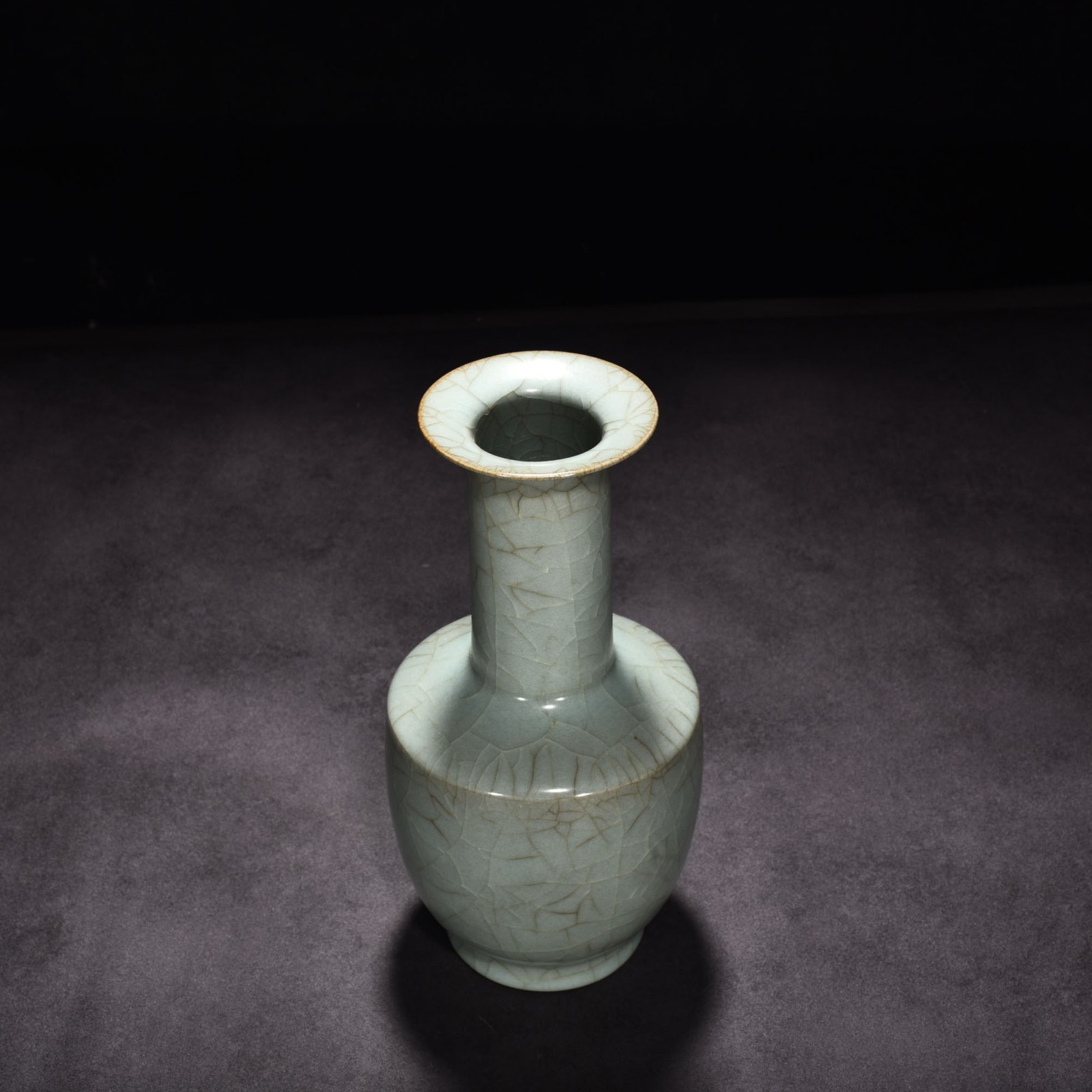 Song Dynasty Guan kiln celadon plate-mouth vase