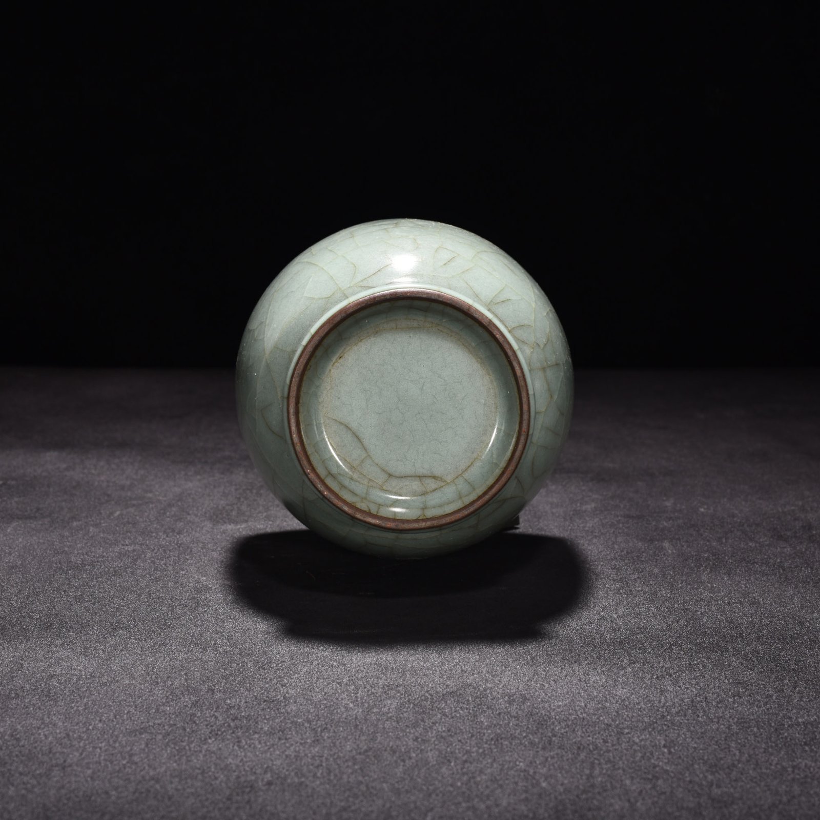 Song Dynasty Guan kiln celadon plate-mouth vase