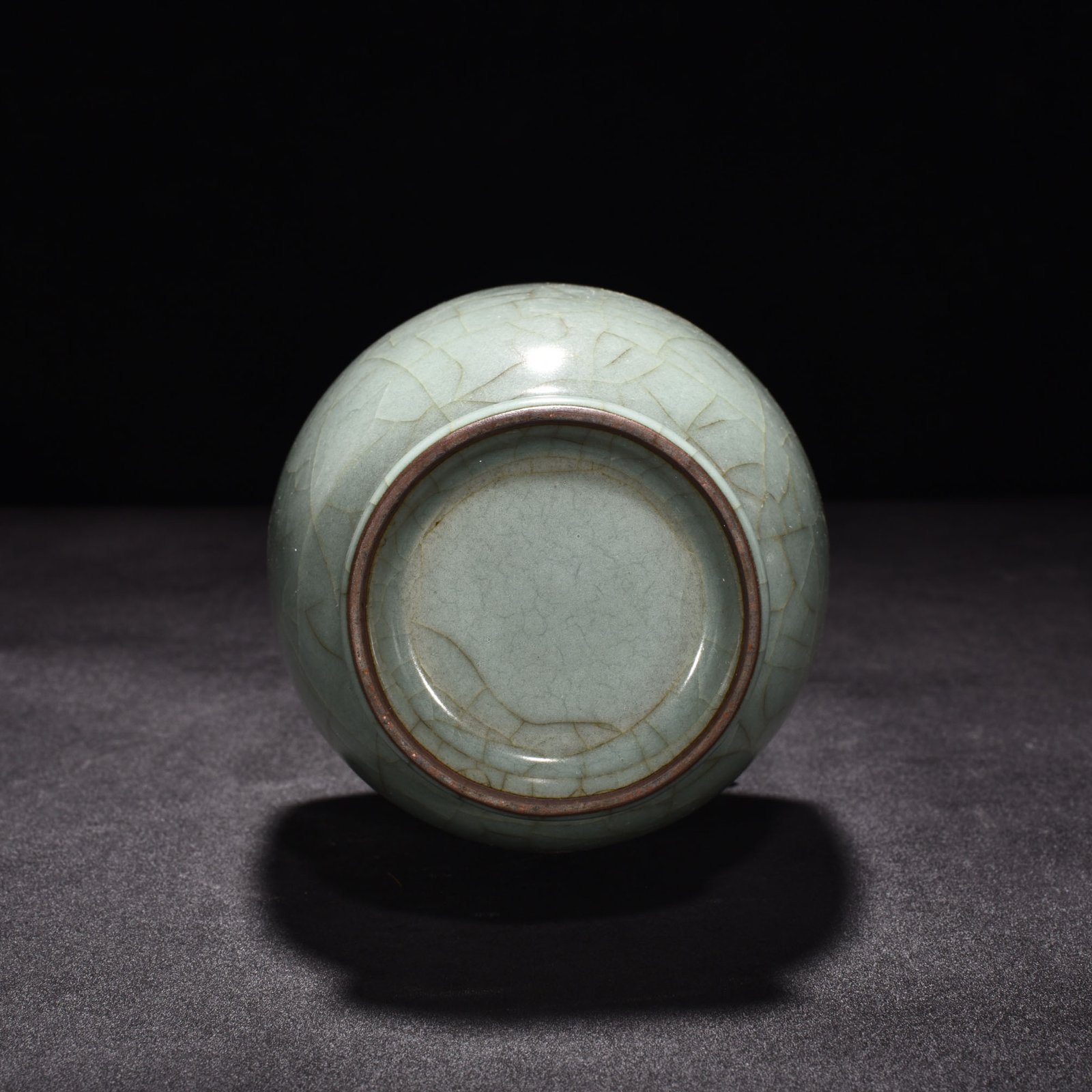 Song Dynasty Guan kiln celadon plate-mouth vase