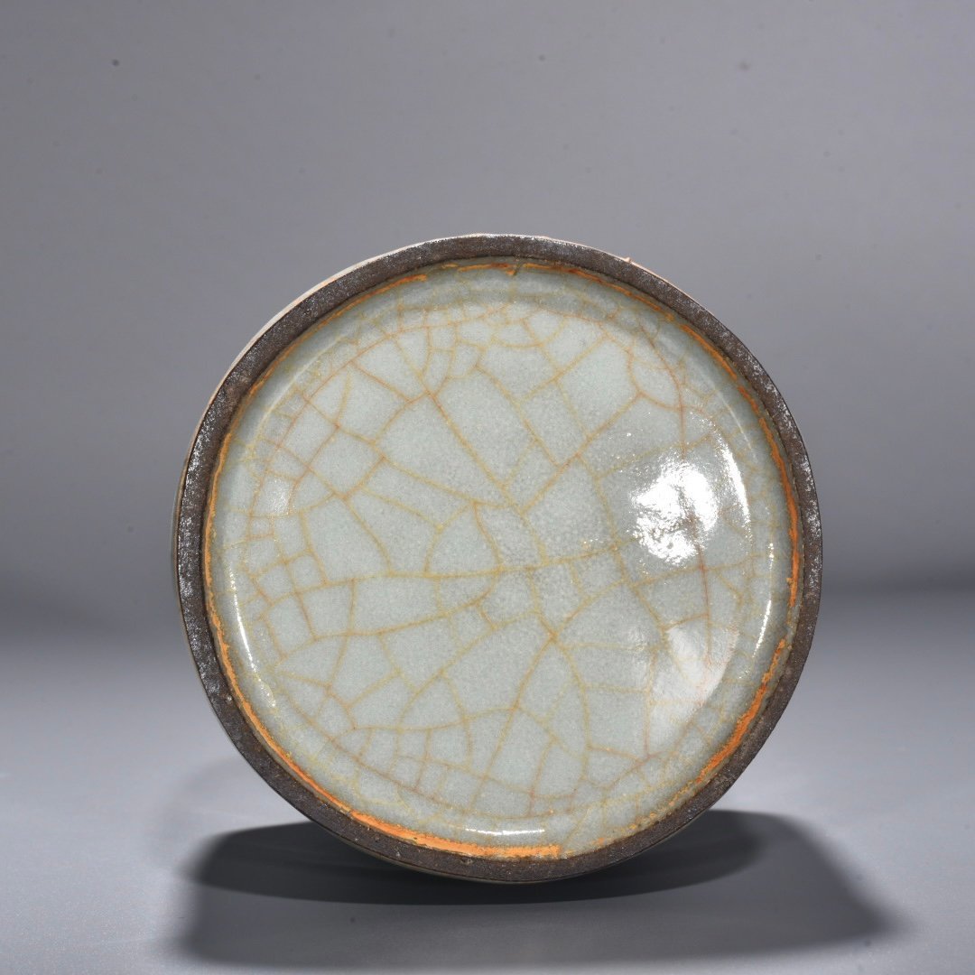 Song Dynasty official kiln celadon straight hammer vase