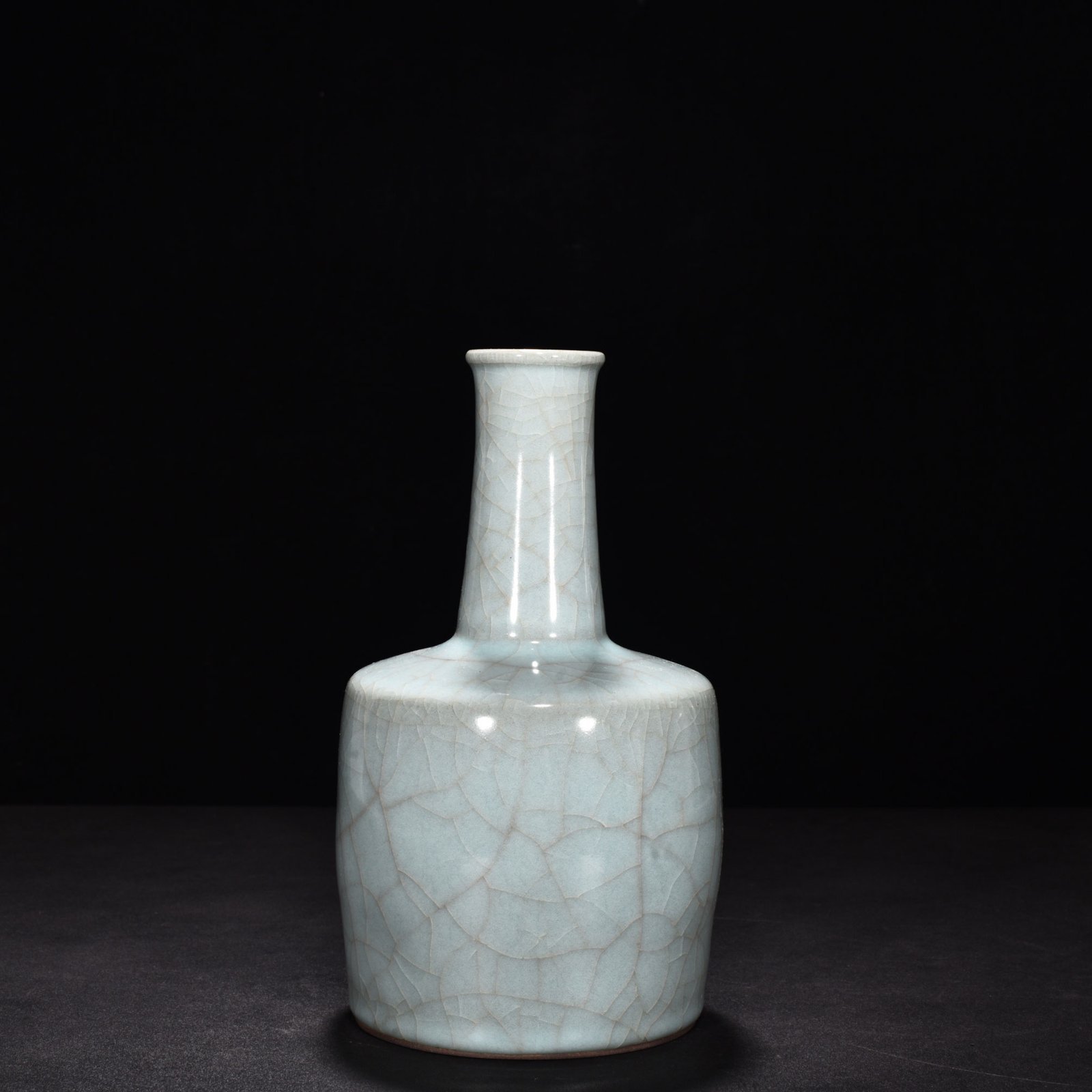Song Dynasty official kiln celadon straight hammer vase