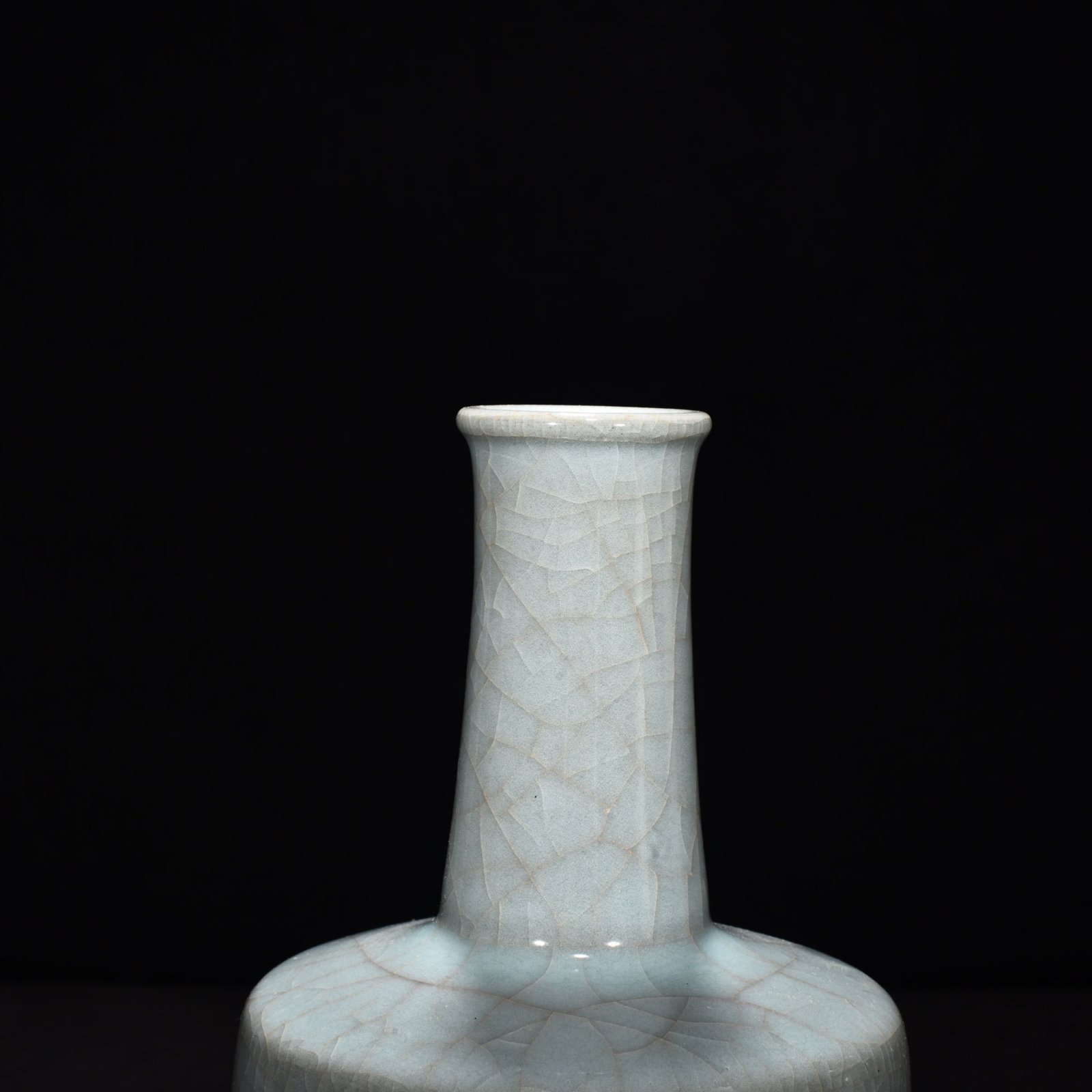 Song Dynasty official kiln celadon straight hammer vase