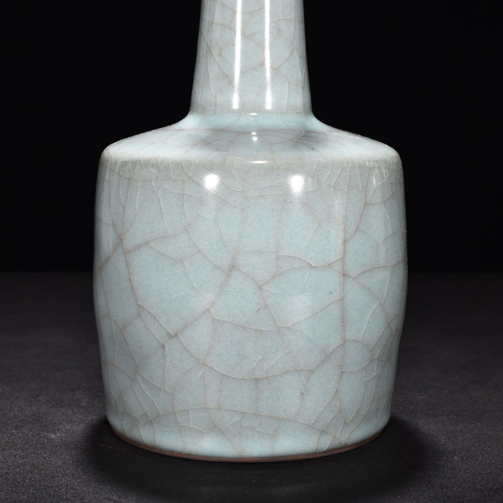 Song Dynasty official kiln celadon straight hammer vase