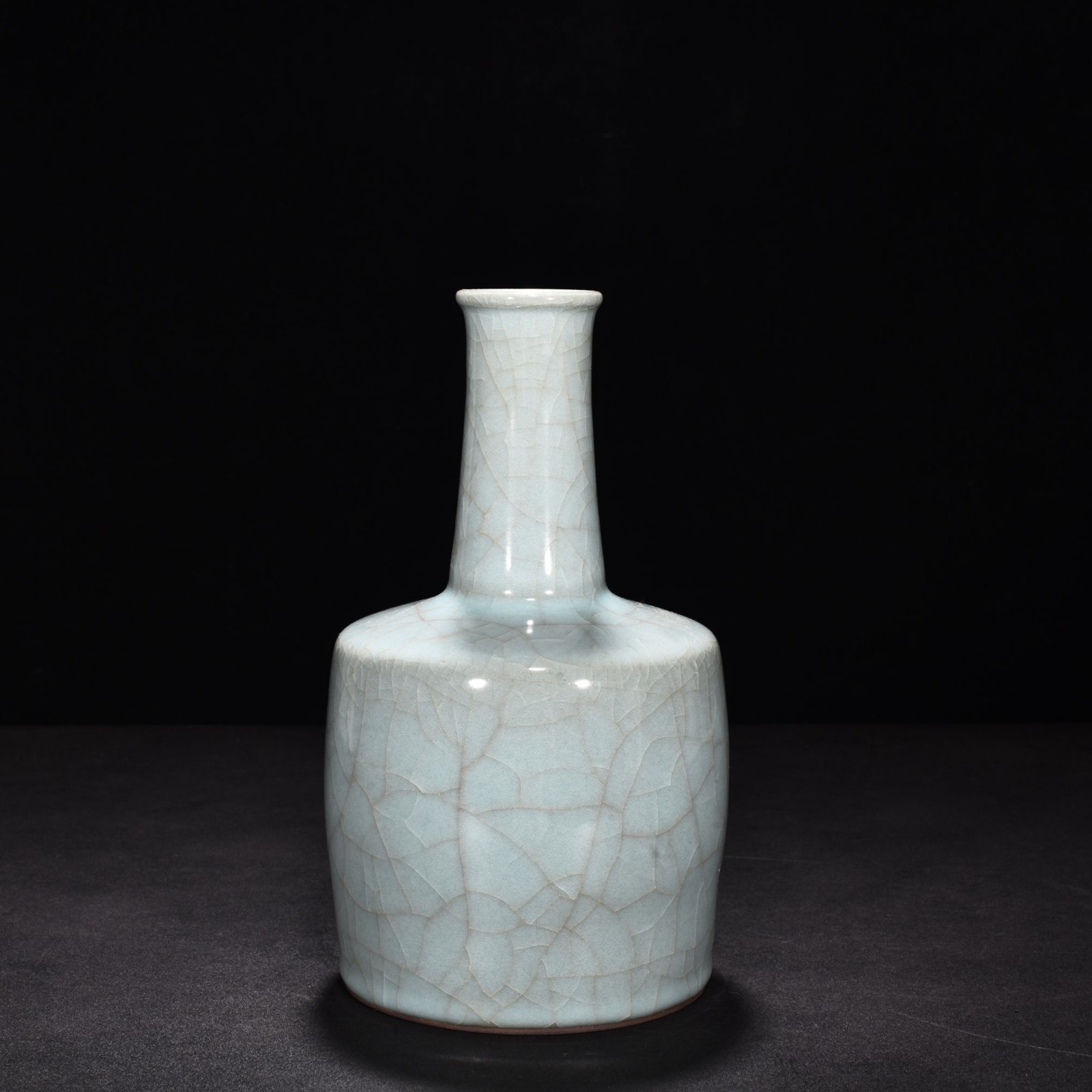 Song Dynasty official kiln celadon straight hammer vase