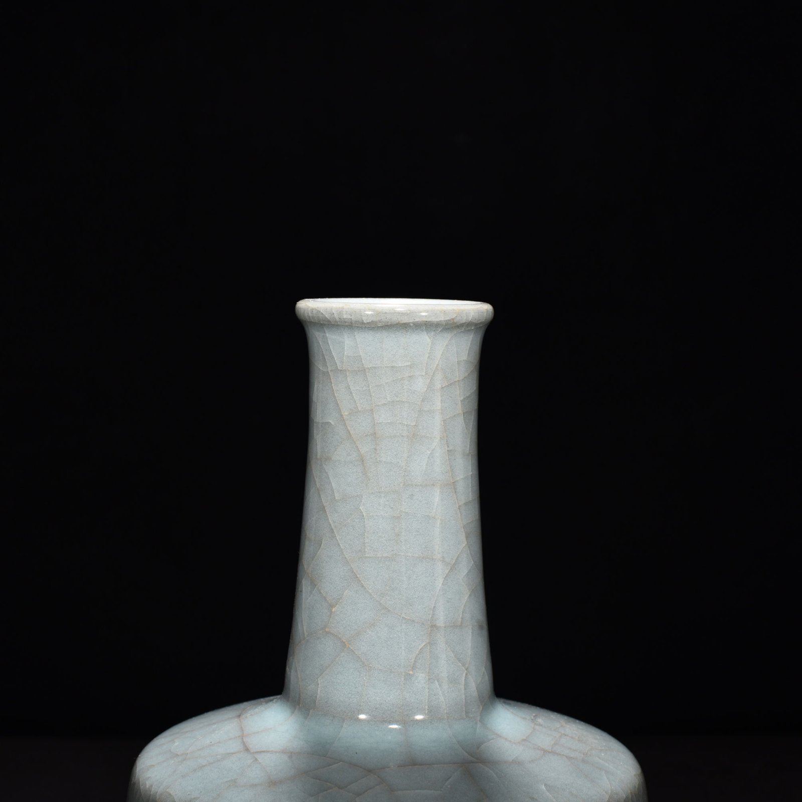 Song Dynasty official kiln celadon straight hammer vase