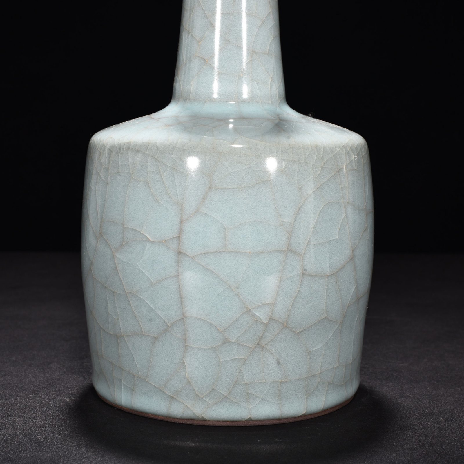 Song Dynasty official kiln celadon straight hammer vase