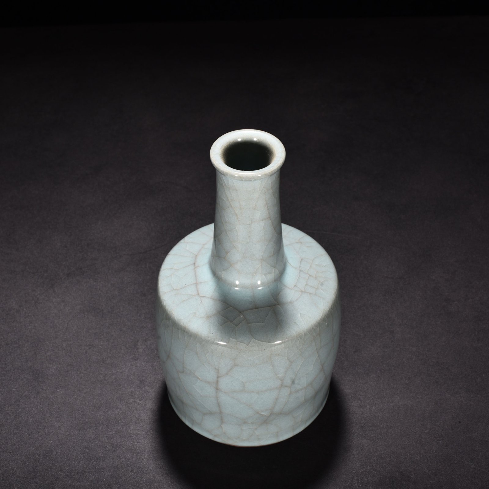 Song Dynasty official kiln celadon straight hammer vase