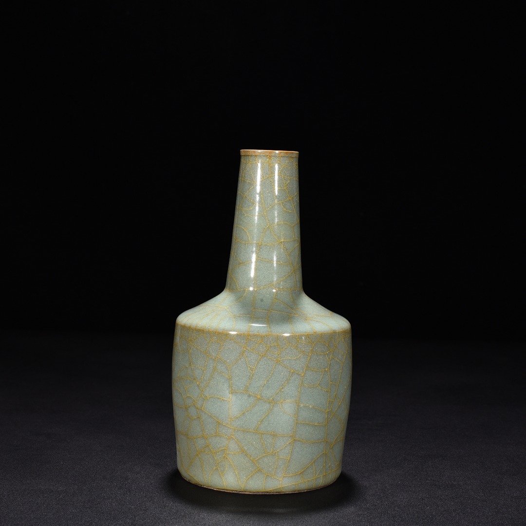 Song Dynasty official kiln celadon paper mallet bottle