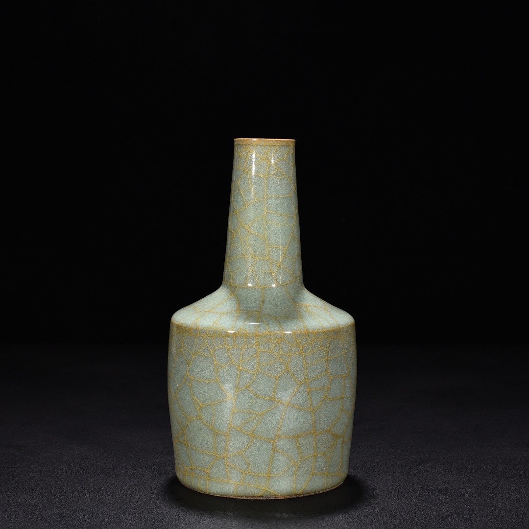 Song Dynasty official kiln celadon paper mallet bottle