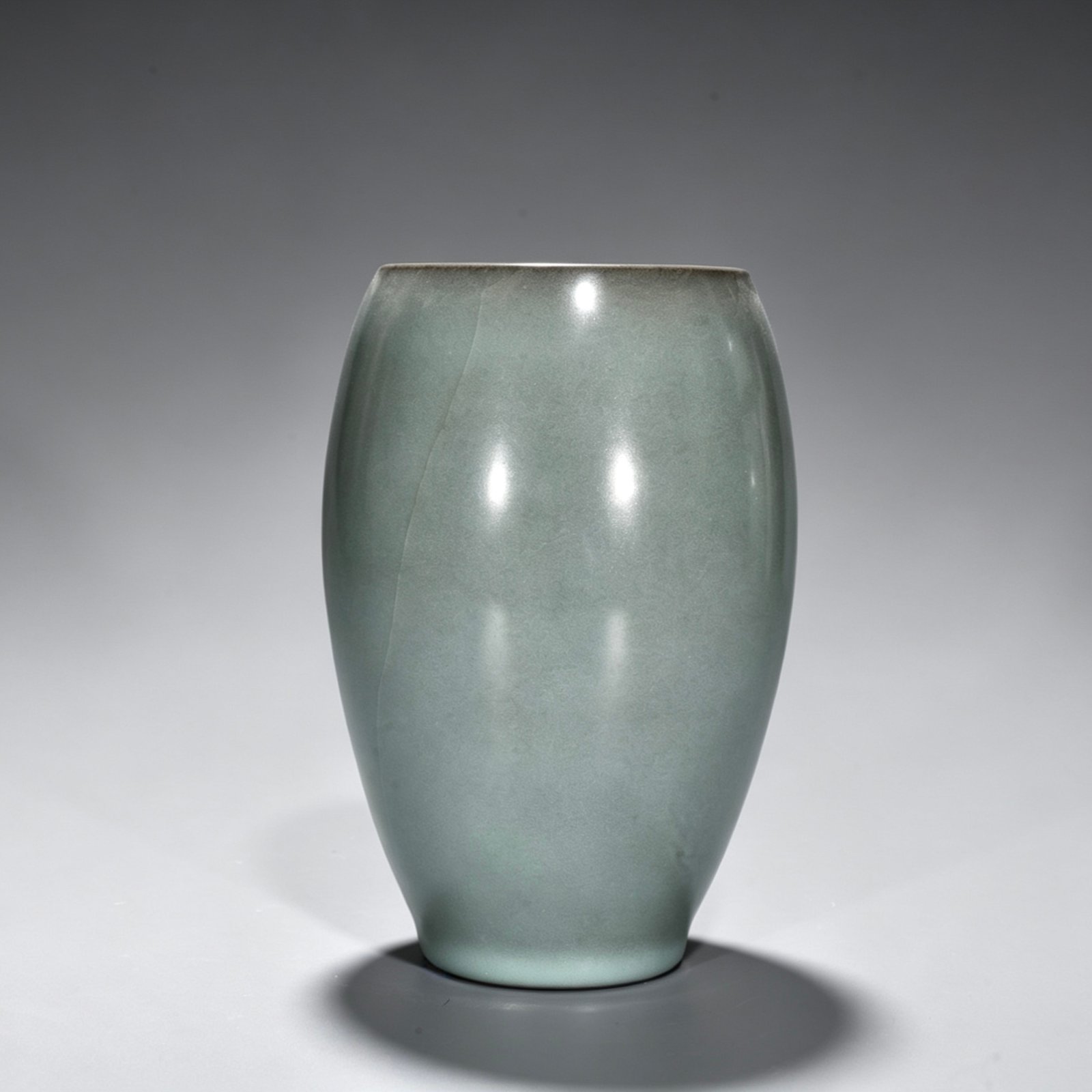 Song Dynasty official kiln celadon flower arrangement and pen holder