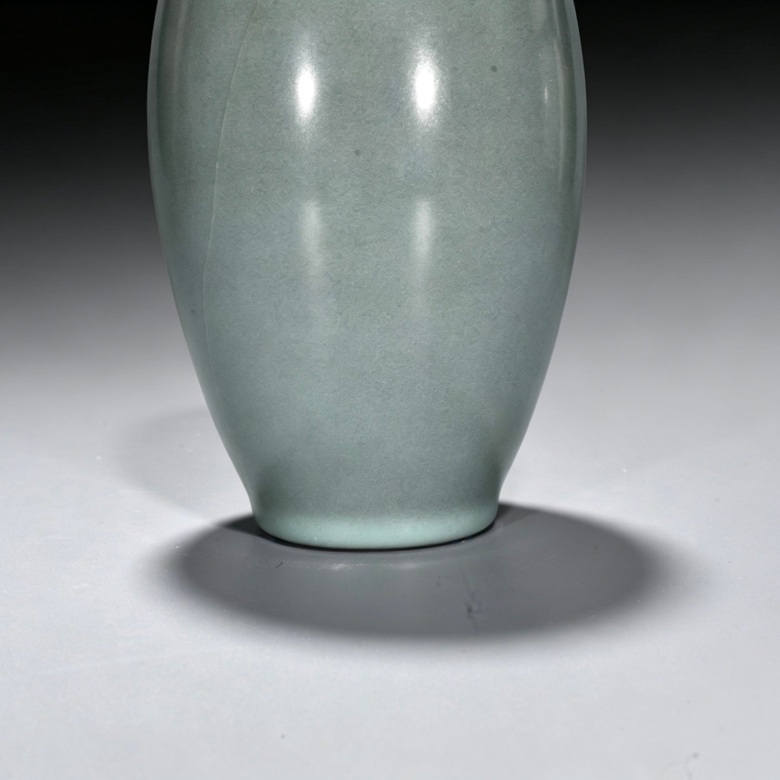 Song Dynasty official kiln celadon flower arrangement and pen holder