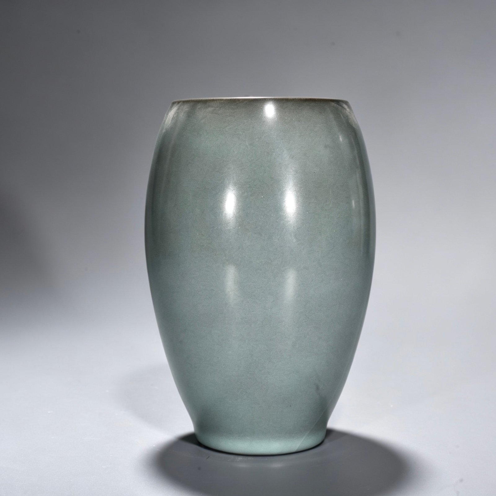 Song Dynasty official kiln celadon flower arrangement and pen holder
