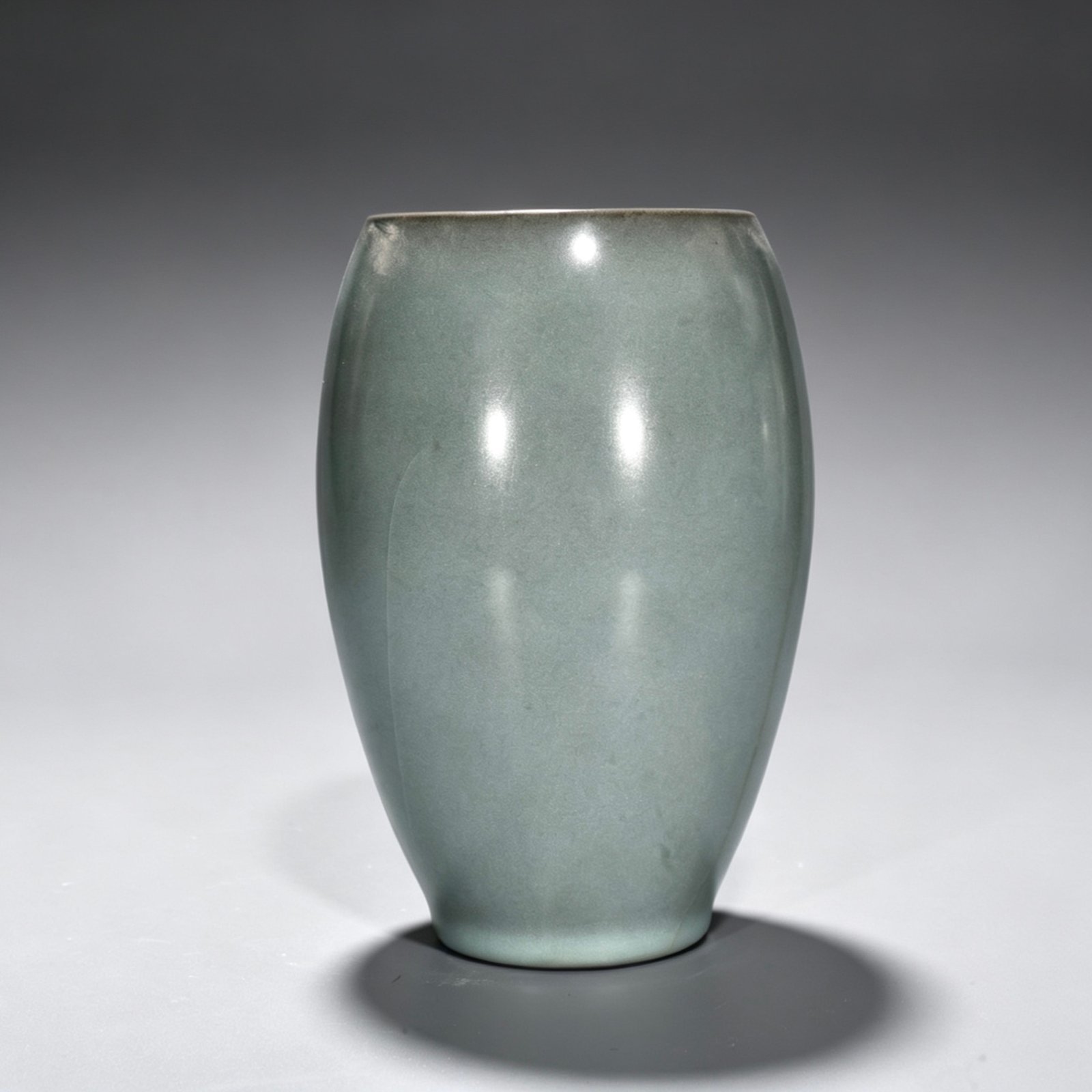 Song Dynasty official kiln celadon flower arrangement and pen holder